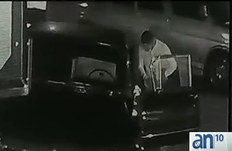 Un barrio de Hialeah fue asolado por un ladrón que robó en una docena de autos.