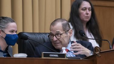 democratas impulsan ley que prohibe armas semiautomaticas