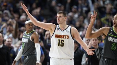 Murray y Jokic ayudan a Nuggets a remontar ante Timberwolves
