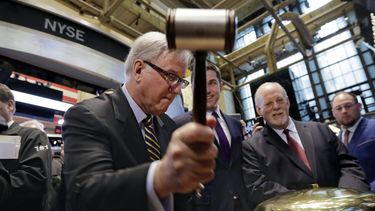 wall street cierra con un ligero retroceso