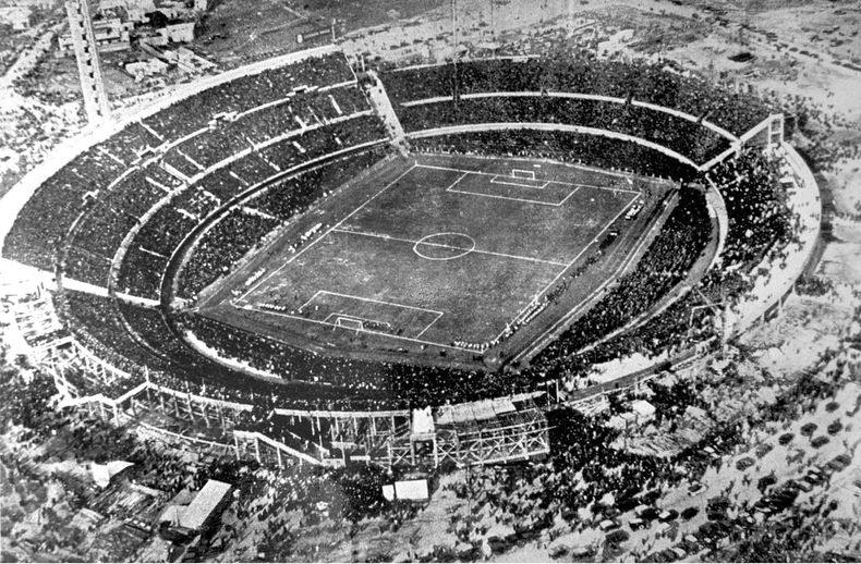 ARCHIVO - La foto desde el aire muestra el Estadio Centenario de Montevideo el 30 de julio de 2030 (AP Foto, archivo)
