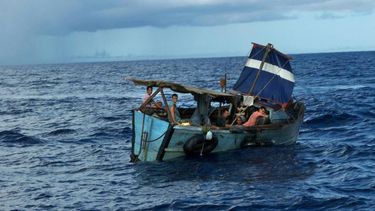 rescatan en mexico a 24 cubanos que llevaban 16 dias a la deriva
