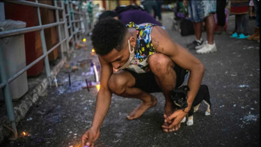 cubanos peregrinan al rincon para pedir un milagro a san lazaro
