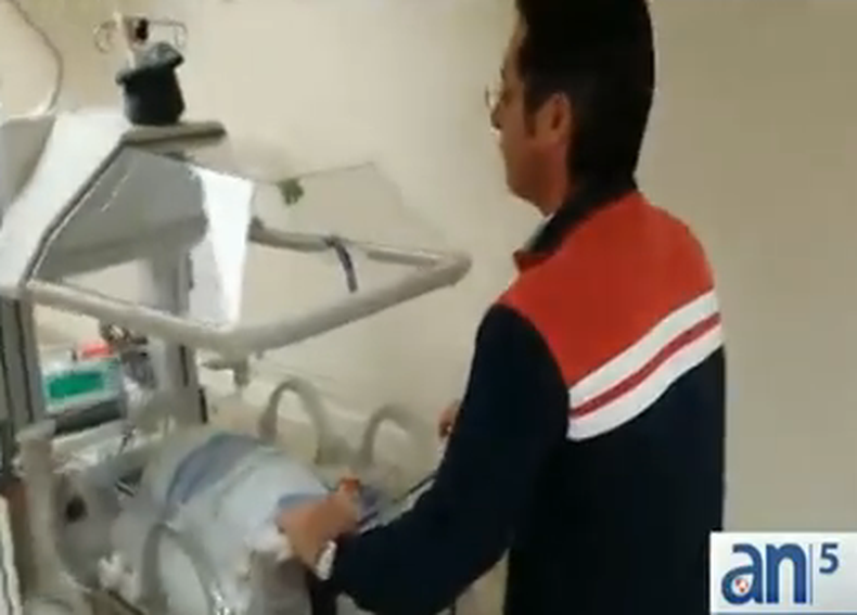 Un bebé de apenas un mes de nacido que llego al Hospital Miami Children's de urgencia, procedente de la República Dominicana con una extraña condición.