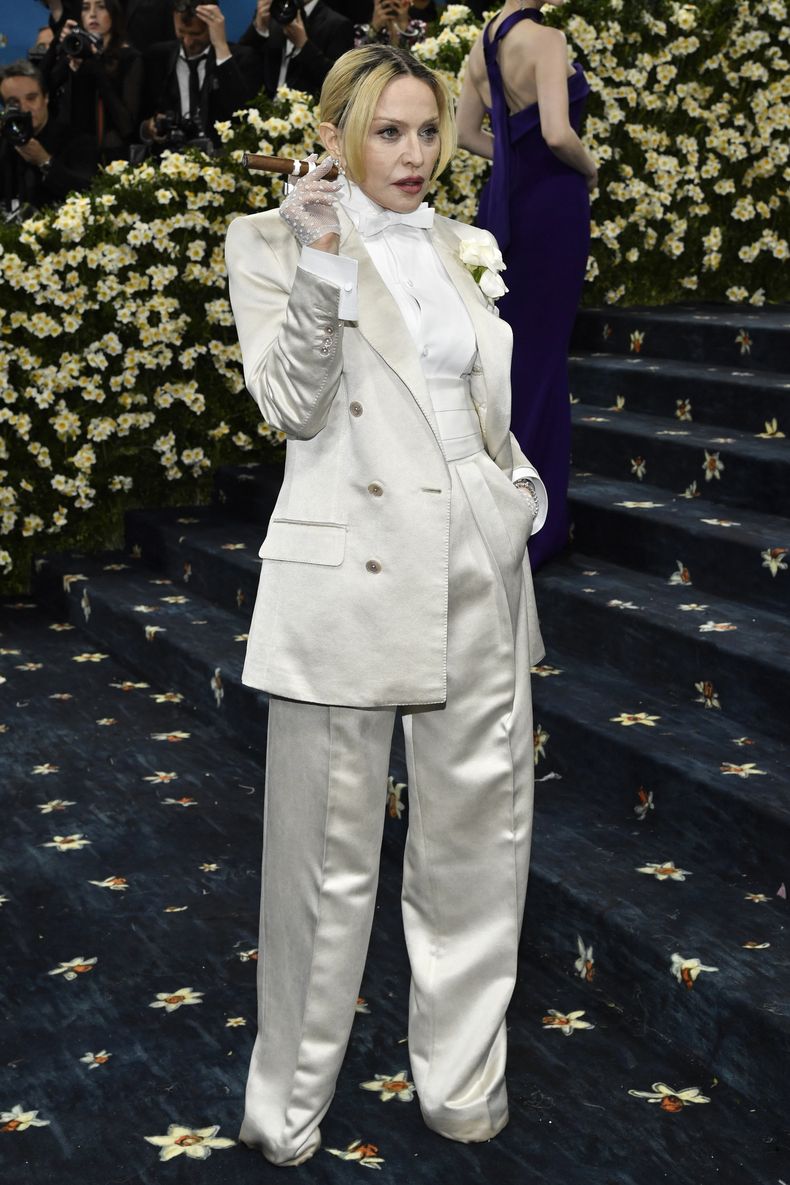 Madonna asiste a la gala benéfica del Instituto del Vestido del Museo Metropolitano de Arte que celebra la inauguración de la exposición Superfine: Tailoring Black Style el lunes 5 de mayo de 2025, en Nueva York. (Foto Evan Agostini/Invision/AP)