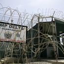 Liberan a tres presos de Guantánamo sospechosos de tener vínculos con Al Qaeda