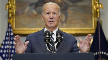El presidente Joe Biden habla en la Casa Blanca en Washington el 6 de diciembre de 2023. (Foto AP /Evan Vucci)