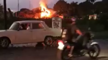 incendio destruye un ranchon aledano a una unidad militar en la habana