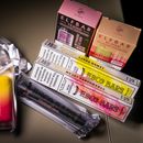 Varios dispositivos de vapeo desechables Elf Bar y Esco Bar son exhibidos el lunes 26 de junio de 2023 en Washington, D.C. El número de cigarrillos electrónicos vendidos en Estados Unidos casi se ha triplicado desde 2020, impulsado casi en su totalidad por una ola de vaporizadores desechables no autorizados procedentes de China, según datos de ventas obtenidos por The Associated Press. Recientemente, los reguladores de salud estadounidenses han comenzado a tratar de bloquear las importaciones de varias de las marcas más grandes, entre ellas Elf Bar y Esco Bar. (AP Foto/Andrew Harnik)