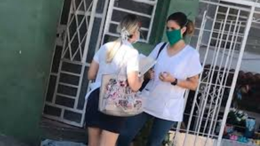 el regimen envia a estudiantes de medicina sin guantes ni nasobucos hacer test de coronavirus por toda cuba