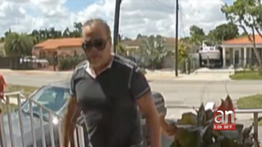 captados en camara quedaron ladrones robando paquetes de varias viviendas de miami
