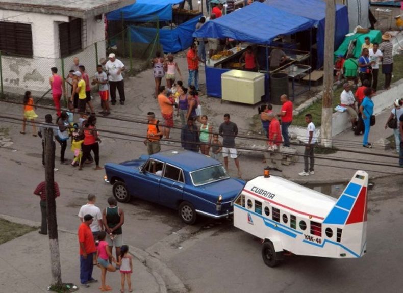 Los cubanos se preparan desde el nacimiento para el momento de la partida definitiva o temporal.