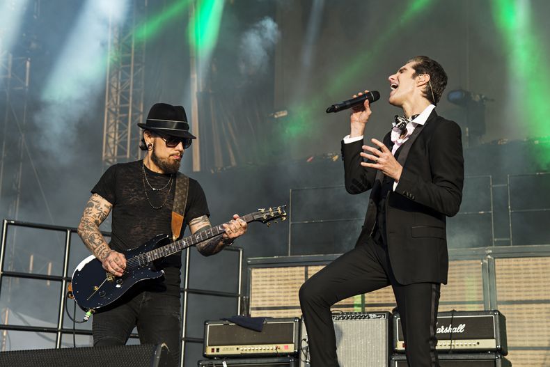 Dave Navarro, a la izquierda, y Perry Farrell, de Janes Addiction, durante el festival KAABOO 2017 en el hipódromo Del Mar, el sábado 16 de septiembre de 2017, en San Diego, California. (Foto de Amy Harris/Invision/AP, Archivo)