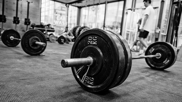 americateve | El Crossfit es un deporte de moda en los gimnasios, pero tratándose de una actividad tan intensa hay que seguir ciertas precauciones.