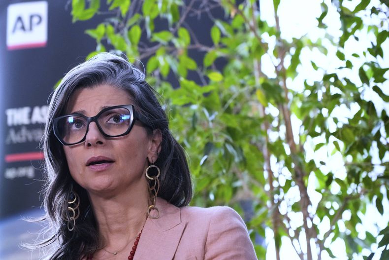 Francesca Albanese, la relatora especial de Naciones Unidas para Gaza y Cisjordania, durante una entrevista con The Associated Press en Roma, el 29 de julio de 2025. (AP Foto/Gregorio Borgia)