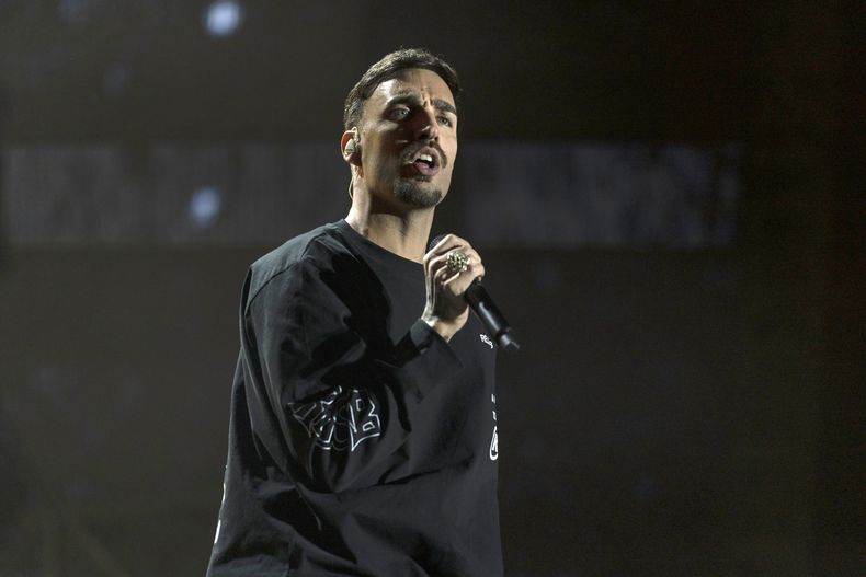 El cantante español Rels B durante su concierto en el Coca-Cola Flow Fest en la Ciudad de México el domingo 24 de noviembre de 2024. (Foto AP/Félix Márquez)