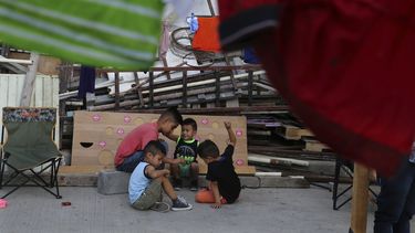 EEUU: Negar asilo podría agravar hacinamiento de migrantes