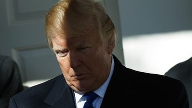 Trump promulga ley de espionaje en el extranjero