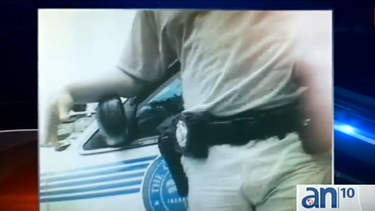 americateve | Un policía de Miami tenía un full time como oficial y un Part-time como delincuente.