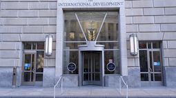 Esta fotografía del sábado 1 de febrero de 2025 muestra la Agencia de Estados Unidos para el Desarrollo Internacional (USAID, por sus siglas en inglés), en Washington. (AP Foto/Carolyn Kaster)