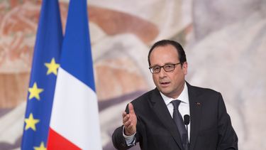 hollande inicia la primera visita de un presidente frances a la isla