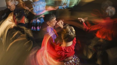 ¿que es mejor para tu cerebro: bailar, caminar o hacer estiramientos?