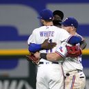 Seager enciende ataque en la 8va; Rangers se imponen