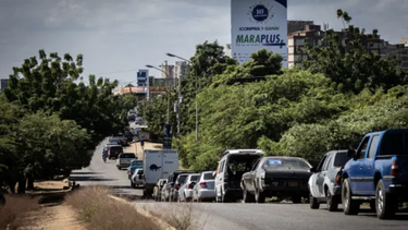 Venezuela, estancada en una cola por gasolina (Fotos)