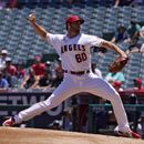 Tras trifulca de 8 expulsados, Angelinos vencen a Marineros