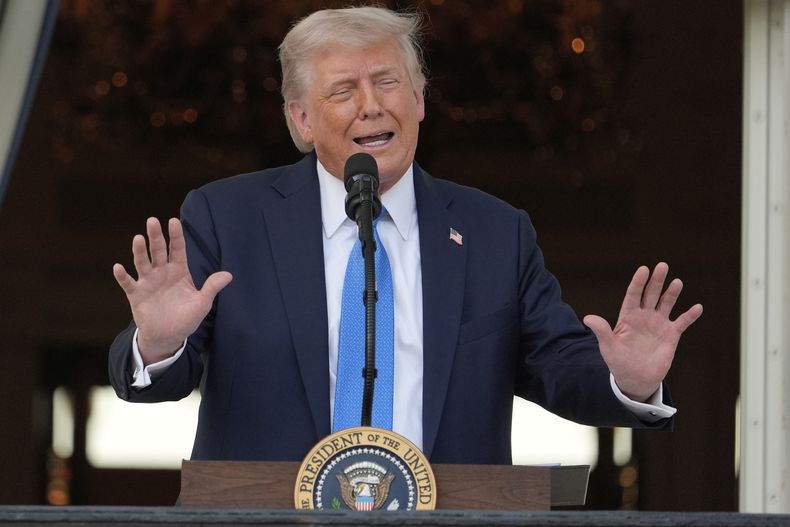 El presidente estadounidense Donald Trump habla en el Jardín Sur de la Casa Blanca, el miércoles 4 de junio de 2025, en Washington. (AP Foto/Alex Brandon)