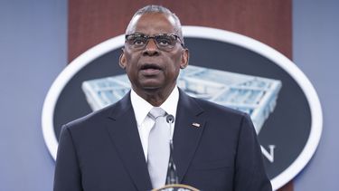 El secretario de Defensa de Estados Unidos, Lloyd Austin, habla durante una sesión informativa en el Pentágono el jueves 1 de febrero de 2024, en Washington. (AP Foto/Kevin Wolf)