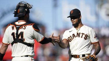 Pederson remolca 3; Gigantes superan a Filis