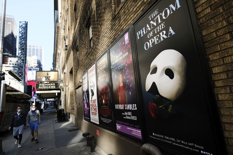 Broadway dejará de exigir mascarillas en julio