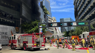 voraz incendio en el lujoso mall brickell city center
