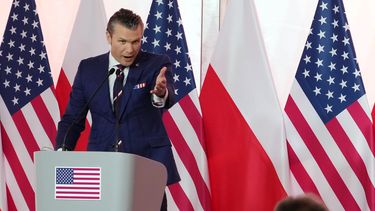 El secretario de Defensa de Estados Unidos, Pete Hegseth, durante una conferencia de prensa en Varsovia, Polonia, el viernes 14 de febrero de 2025. (AP Foto/Czarek Sokolowski)