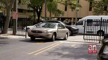 le roban el auto a punta de pistola a joven cubano mientras entraba a su edificio en el nw de miami