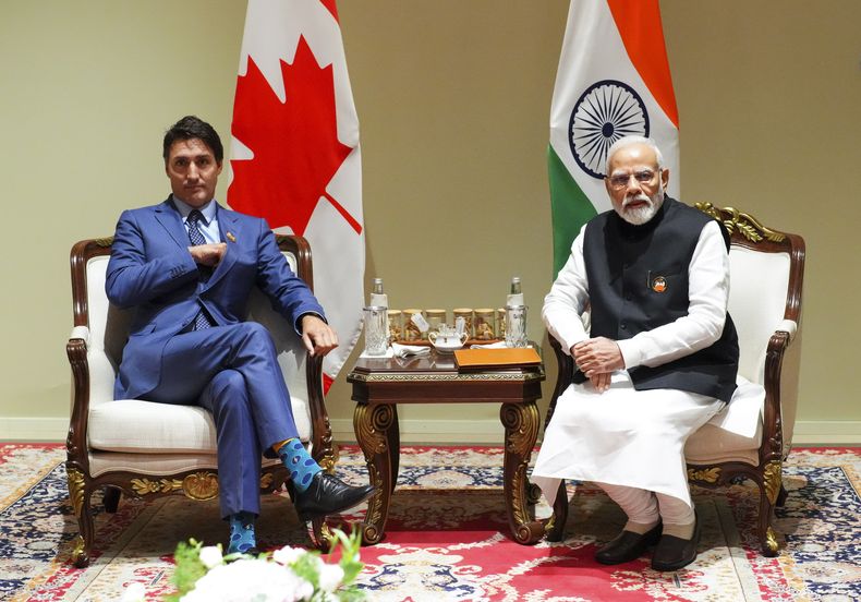 El primer ministro canadiense, Justin Trudeau, reunido con el primer ministro indio, Narendra Modi, durante la Cumbre del G20 en Nueva Delhi, India, el 10 de septiembre de 2023. (Sean Kilpatrick/The Canadian Press vía AP)