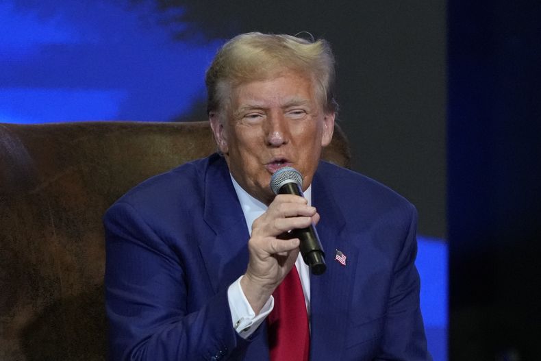 El candidato republicano a la presidencia, el expresidente Donald Trump, habla durante un evento en la capilla cristiana de Zebulon, Georgia, el miércoles 23 de octubre de 2024. (AP Foto/Julia Demaree Nikhinson)
