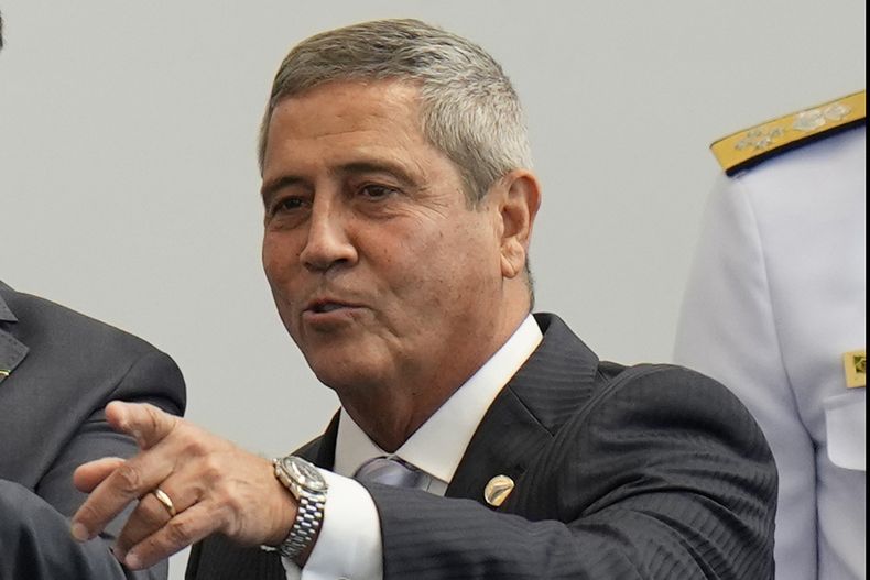 ARCHIVO - El ministro de Defensa brasileño Walter Souza Braga Netto asiste a una ceremonia para honrar a atletas militares que participaron en los Juegos Olímpicos de Tokio 2020, en Río de Janeiro, Brasil, el 1 de septiembre de 2021. (AP Foto/Silvia Izquierdo, archivo)