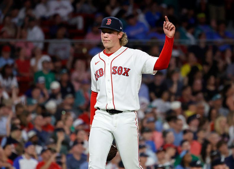 Connelly Early, abridor de los Medias Rojas de Boston, festeja al conseguir el último out del séptimo inning en el juego del miércoles 27 de may de 2026, ante los Bravos de Atlanta (AP Foto/Mary Schwalm)