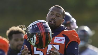 Fuente AP: Broncos envían a Bradley Chubb a los Dolphins