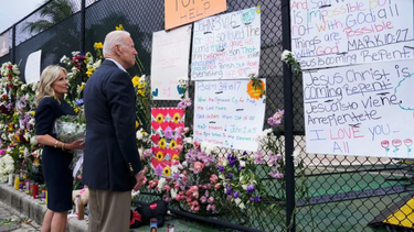 joe biden visito en surfside a familiares de victimas del colapso