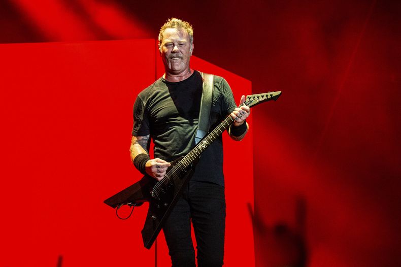 ESP-CEL_METALLICA-HETFIELD-0.jpg