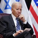 ARCHIVO - El presidente Joe Biden escucha mientras él y el primer ministro israelí Benjamin Netanyahu participan en una reunión bilateral con funcionarios israelíes y estadounidenses, el miércoles 18 de octubre de 2023, en Tel Aviv. (AP Foto/Evan Vucci, archivo)