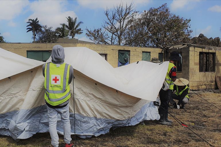La ayuda internacional llega a Tonga tras la erupción