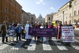 vaticano incluye a grupo pro-ordenacion de mujeres en sitio