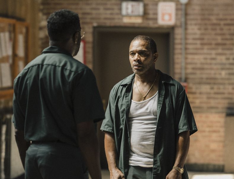Esta imagen difundida por A24 muestra a Colman Domingo, izquierda, y Clarence Maclin en una escena de Sing Sing. (A24 vía AP)