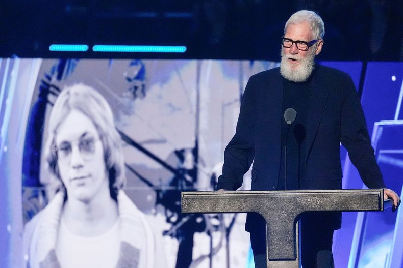 David Letterman habla en la ceremonia de incorporación al Salón de la Fama del Rock and Roll de 2025 el sábado 8 de noviembre de 2025 en L.A. Live en Los Ángeles. (Foto AP/Chris Pizzello)