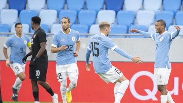 Uruguay somete 2-0 a Canadá, Alonso esperará por Araujo