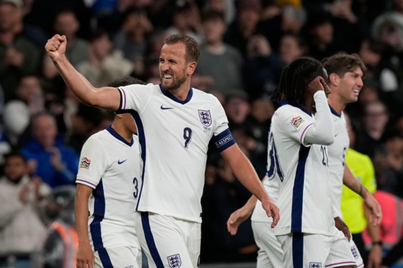 ARCHIVO - Harry Kane (9) celebra tras anotar un gol para Inglaterra en el partido contra Finlandia en la Liga de Naciones de la UEFA, el 10 de septiembre de 2024, en Londres. (AP Foto/Frank Augstein)